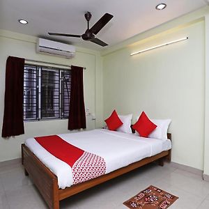 Oyo 14818 Sudarshan Apartment
